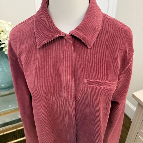 ALO Micro Corduroy Cropped Dreamer Button Down - Picture 3 of 5